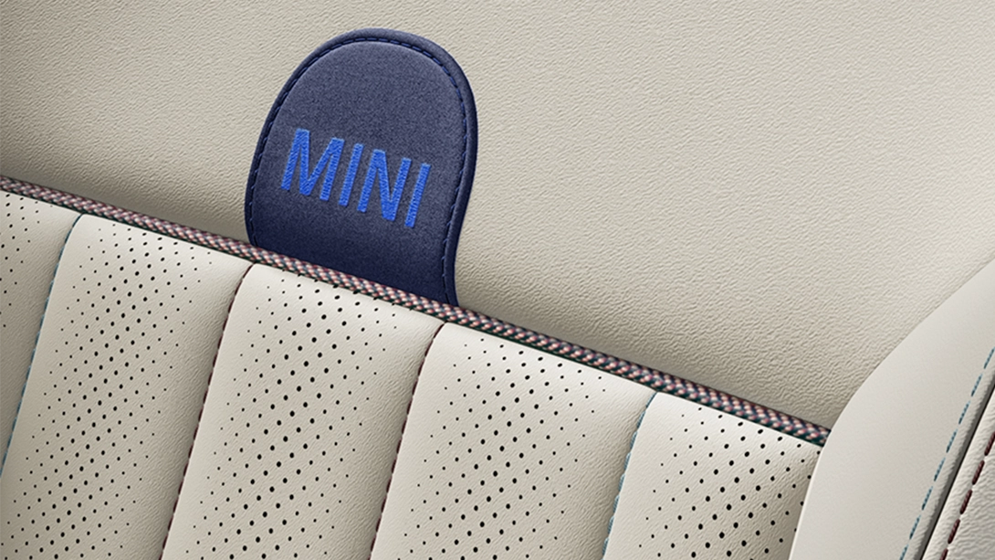 MINI Countryman - interior - upholstery white