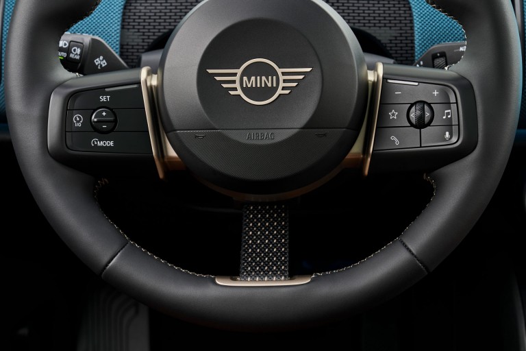 MINI Electromobility - range - heated seats and steering wheel